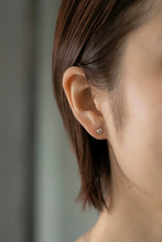 画像をギャラリービューアに読み込む, ミニマルハート シルバーピアス Silver925
