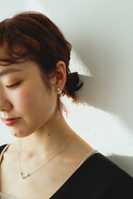 画像をギャラリービューアに読み込む, スモールフリル シルバーピアス Silver925
