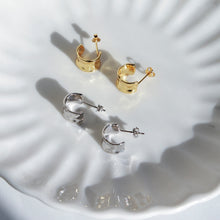 画像をギャラリービューアに読み込む, カーブプレート シルバーピアス Silver925
