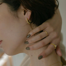 画像をギャラリービューアに読み込む, ゴールドツイスト シルバーピアス Silver925
