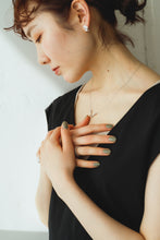 画像をギャラリービューアに読み込む, スモールフリル シルバーピアス Silver925
