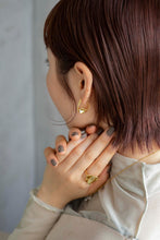 画像をギャラリービューアに読み込む, フラットツイスト シルバーピアス Silver925
