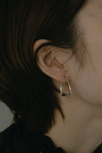 画像をギャラリービューアに読み込む, トラぺゾイド シルバーピアス Silver925
