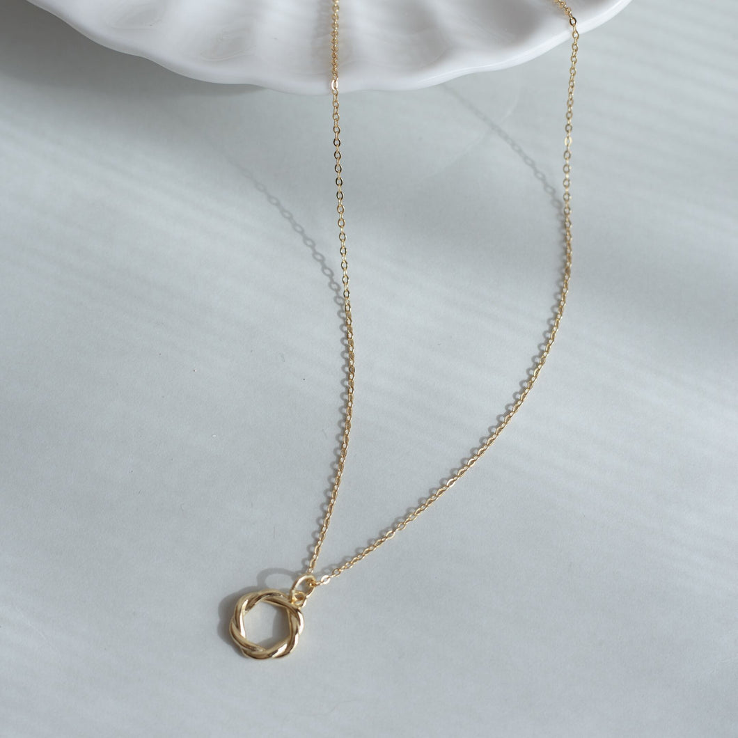 ツイストサークルモチーフ シルバーネックレス Silver925