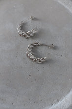 画像をギャラリービューアに読み込む, レイヤーツイスト シルバーピアス Silver925
