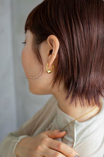 画像をギャラリービューアに読み込む, フラットツイスト シルバーピアス Silver925
