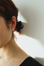 画像をギャラリービューアに読み込む, スモールフリル シルバーピアス Silver925
