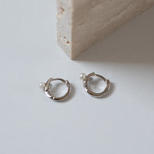 画像をギャラリービューアに読み込む, スモールパール シルバーピアス Silver925
