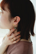 画像をギャラリービューアに読み込む, スモールフリル シルバーピアス Silver925

