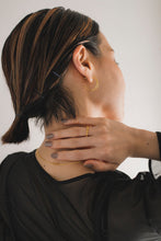 画像をギャラリービューアに読み込む, ツイストフープ シルバーピアス Silver925
