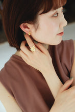 画像をギャラリービューアに読み込む, スモールフリル シルバーピアス Silver925
