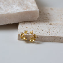 画像をギャラリービューアに読み込む, スモールフリル シルバーピアス Silver925
