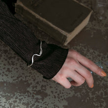 画像をギャラリービューアに読み込む, シンプルウェーブ シルバーバングル Silver925
