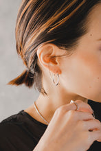 画像をギャラリービューアに読み込む, ツイストサークル シルバーピアス Silver925
