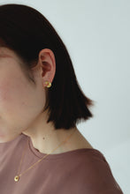 画像をギャラリービューアに読み込む, スモールフリル シルバーピアス Silver925
