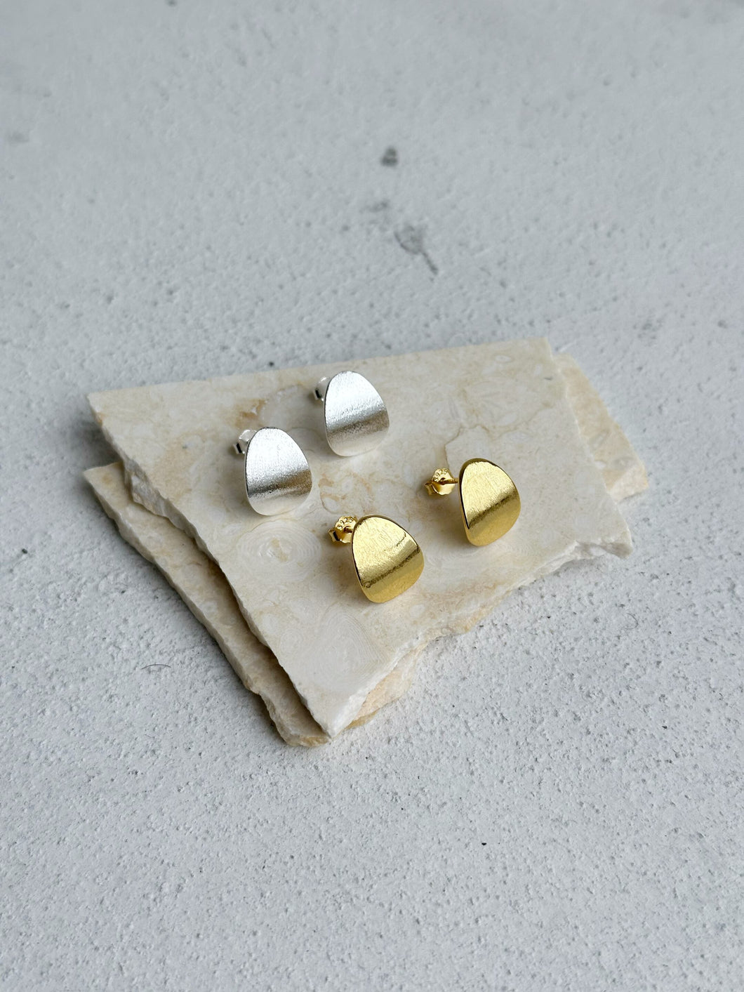 オーバルプレート シルバーピアス Silver925