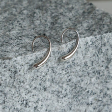 画像をギャラリービューアに読み込む, シンプルドロップ シルバーピアス Silver925
