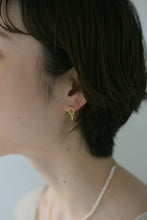 画像をギャラリービューアに読み込む, ツイストダブルサークル シルバーピアス Silver925
