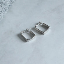 画像をギャラリービューアに読み込む, シンプルスクエア シルバーピアス Silver925
