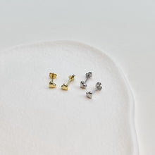 画像をギャラリービューアに読み込む, ミニマルハート シルバーピアス Silver925
